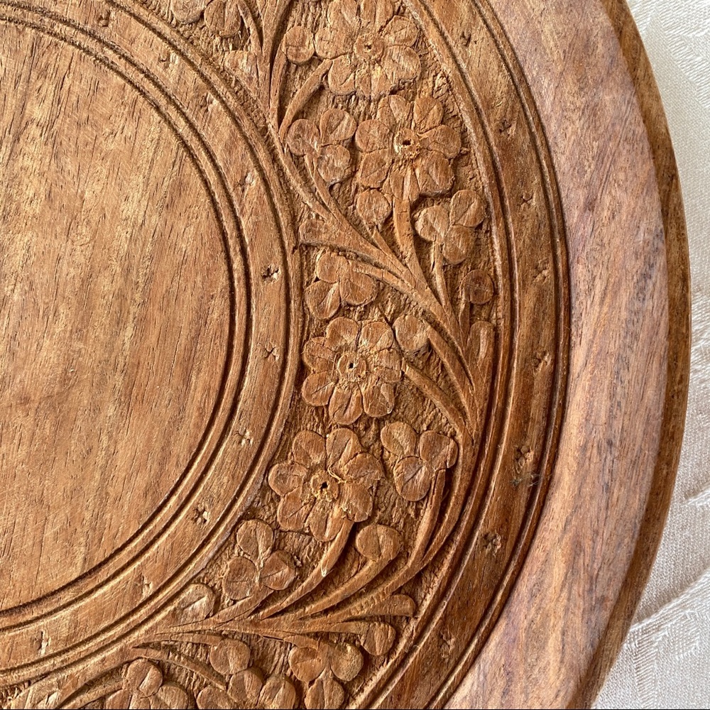 Vintage Wooden Plate with Handcrafted Carved Flower Patterns Archana - Picture 6 of 11